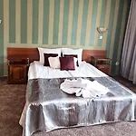 فندق St. George Pobedonosets 3*